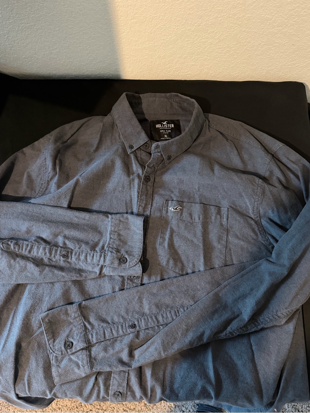 Hollister Men's Button-Up Shirt in Heathered Navy